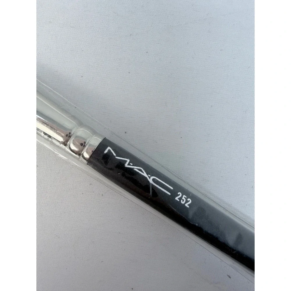 MAC 252 Large Shader Brush Eye Shadow Makeup Tool Black Silver New